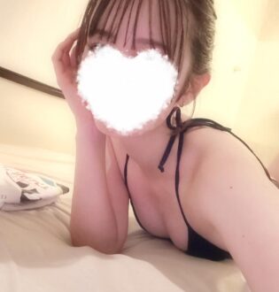 C-CLOVE (シークラブ) にいな