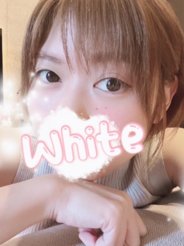 ホワイト ユイノ